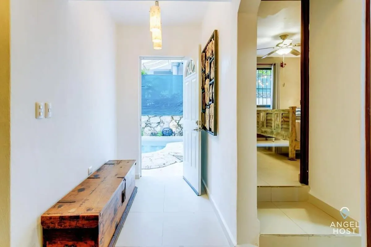 Hacienda-Style Villa With Private Pool Steps To Beach 普拉亚卡门