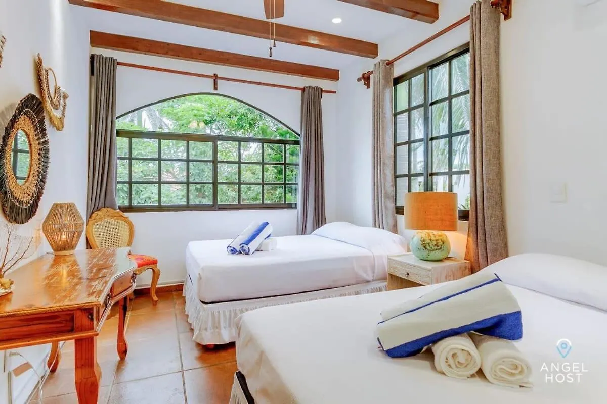 Hacienda-Style Villa With Private Pool Steps To Beach 普拉亚卡门