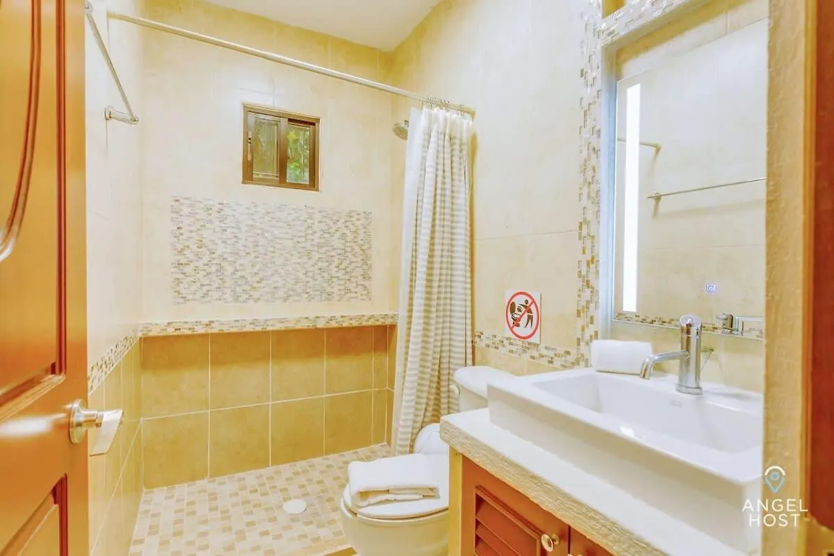 Hacienda-Style Villa With Private Pool Steps To Beach 普拉亚卡门