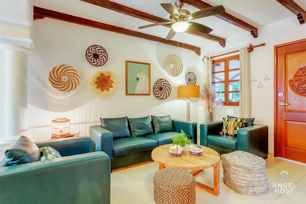 Hacienda-Style Villa With Private Pool Steps To Beach 普拉亚卡门