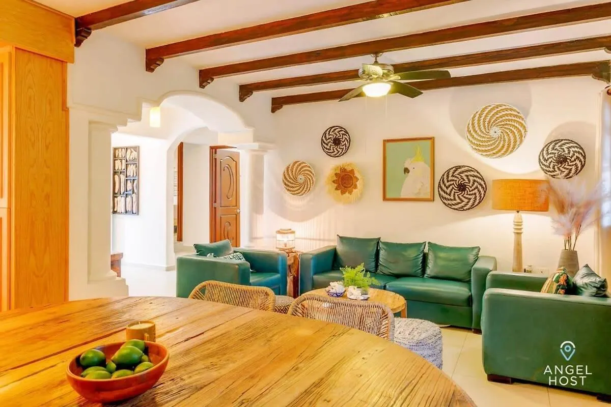 Hacienda-Style Villa With Private Pool Steps To Beach 普拉亚卡门