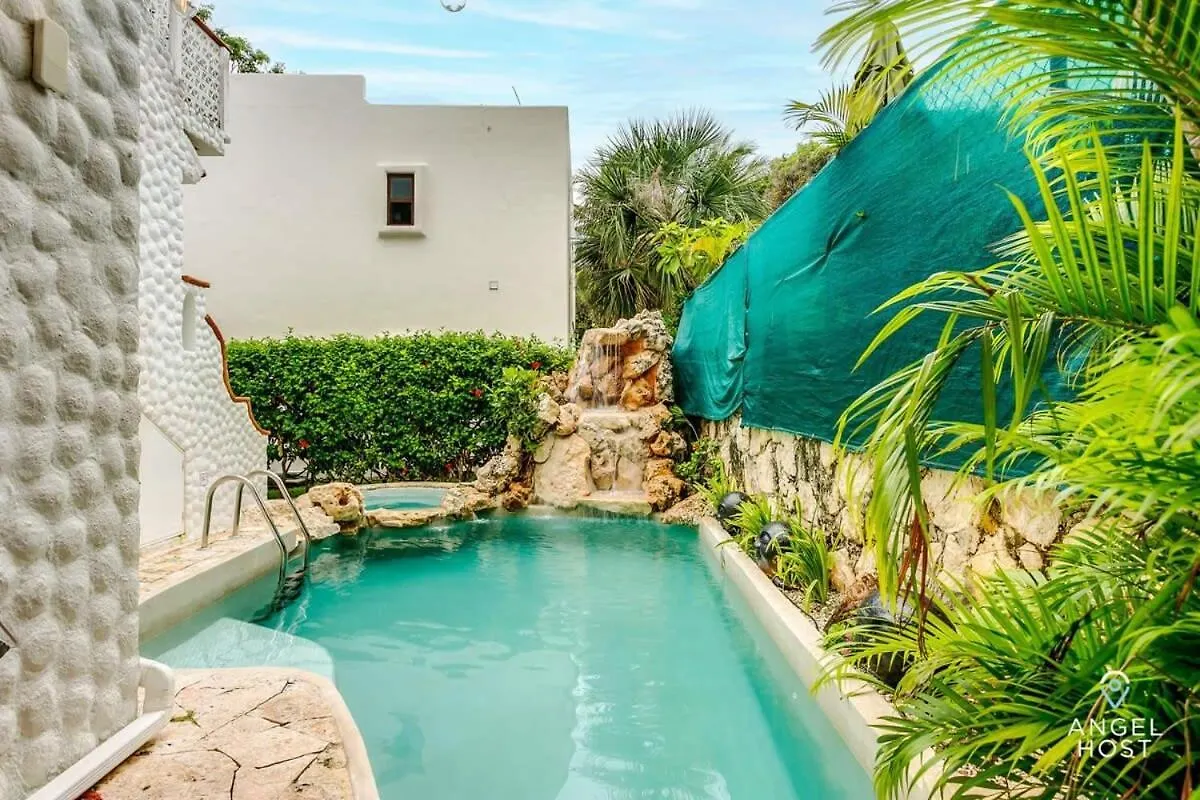 Hacienda-Style Villa With Private Pool Steps To Beach 普拉亚卡门 墨西哥