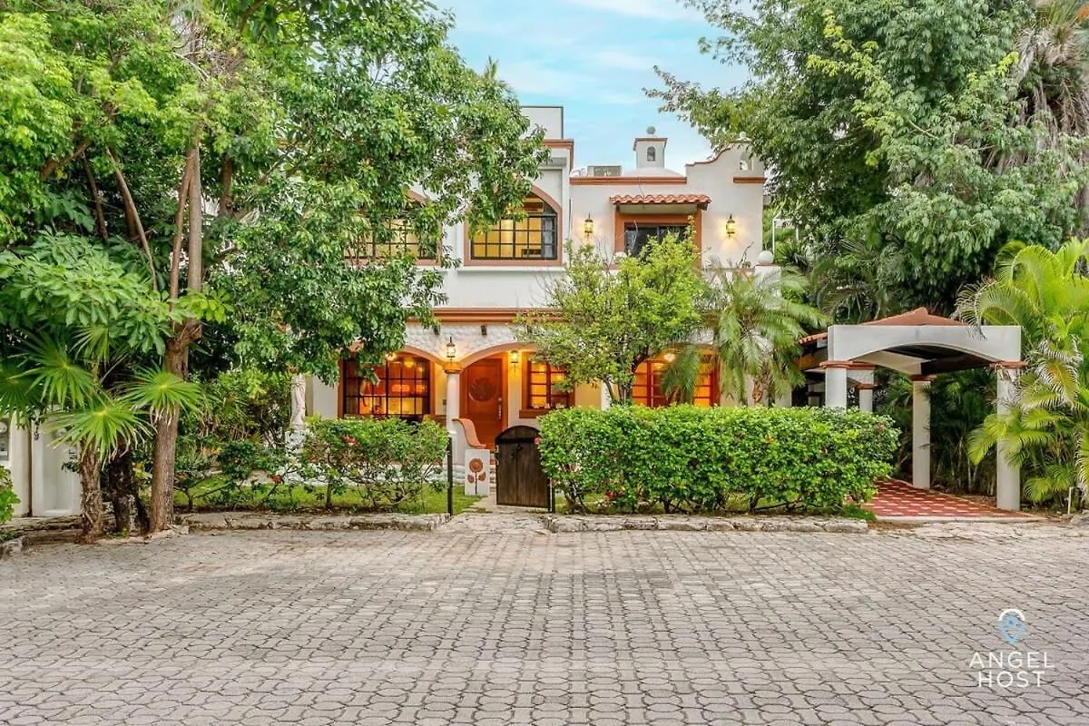 Hacienda-Style Villa With Private Pool Steps To Beach Playa del Carmen Mexiko