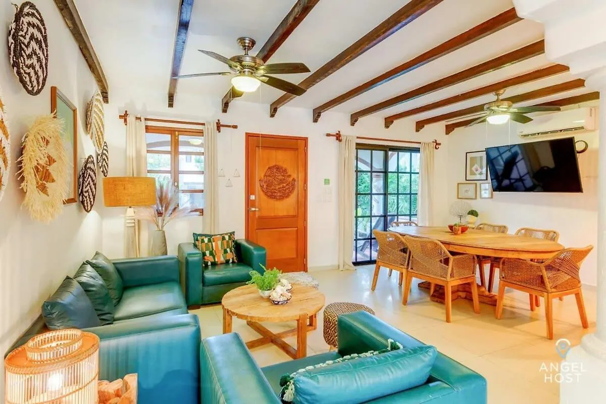 Hacienda-Style Villa With Private Pool Steps To Beach Playa del Carmen 0*,  Mexiko