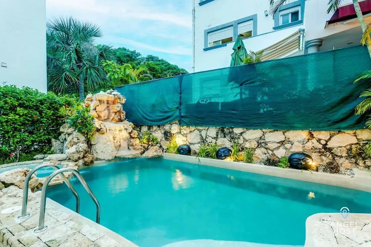 Hacienda-Style Villa With Private Pool Steps To Beach Playa del Carmen