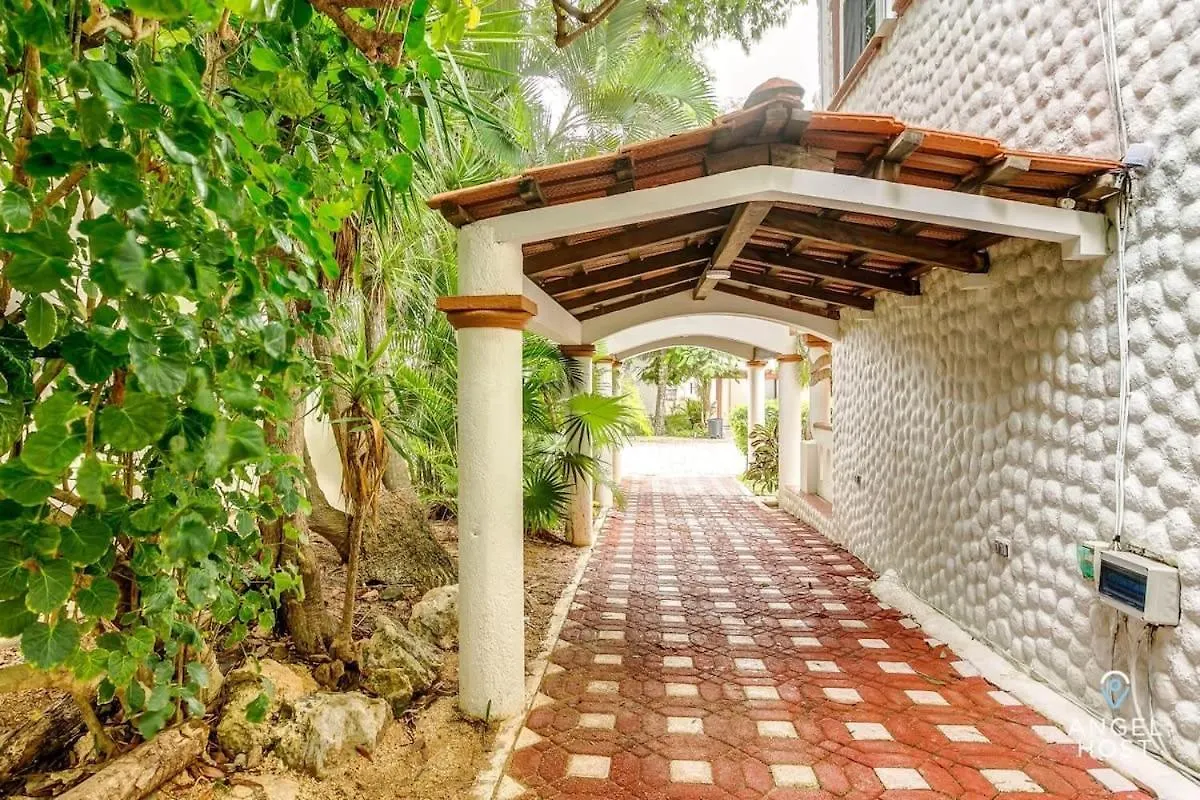 Hacienda-Style Villa With Private Pool Steps To Beach Playa del Carmen Mexiko