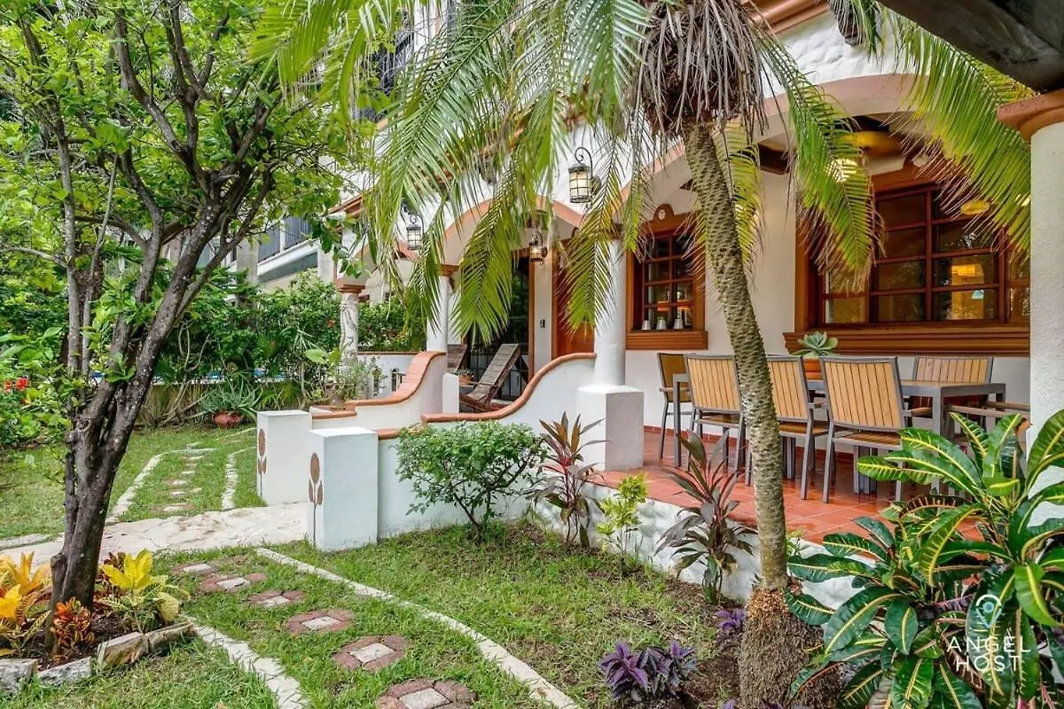 Hacienda-Style Villa With Private Pool Steps To Beach Playa del Carmen Mexiko
